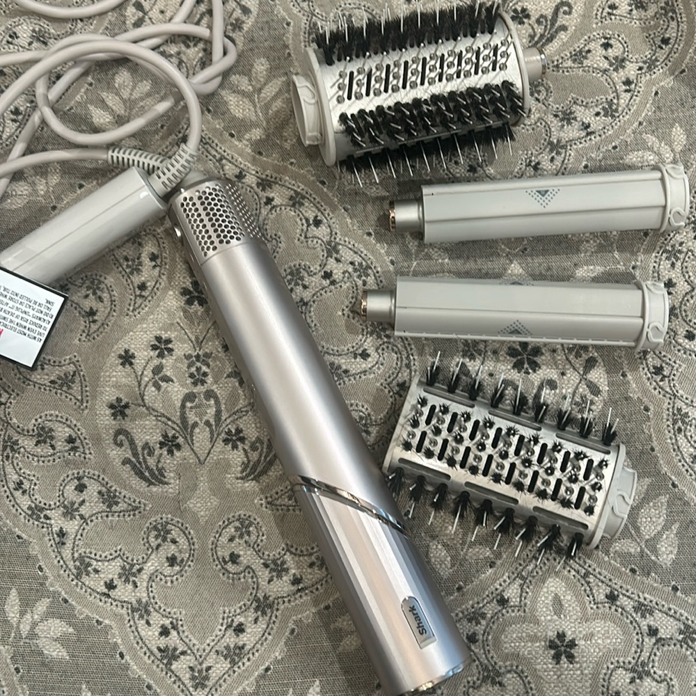 Shark hairdryer